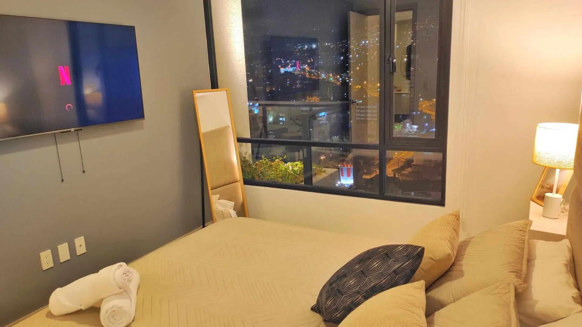 Luxury Suite Con Vista Increible Quito Carolina Coliving Ecuador
